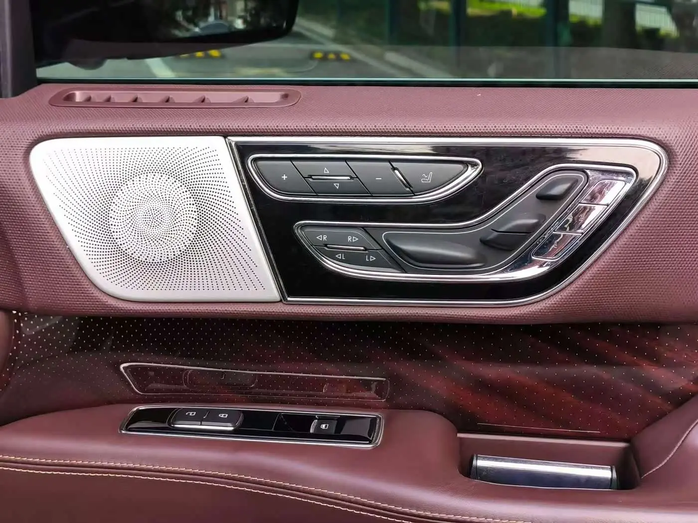Lincoln Navigator 2021 — Photo 12/20