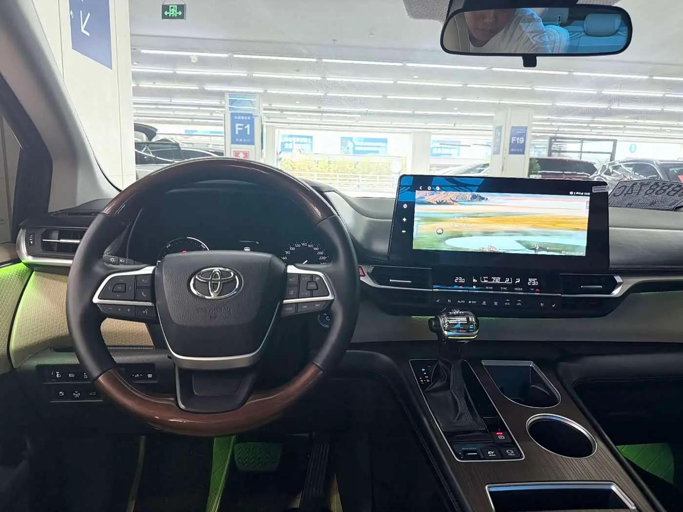 Toyota Sienna 2024 — Photo 4/20