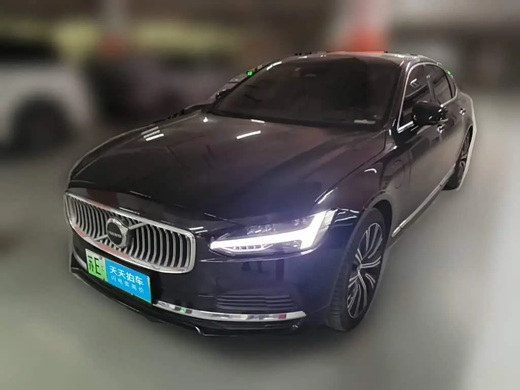 Volvo S90 Plug-in Hybrid 2023 — Фото 1/13