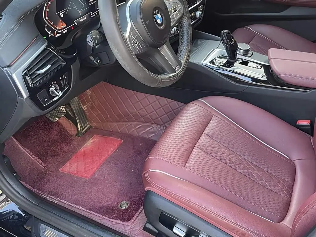 BMW 5 Series 2023 — Photo 12/20