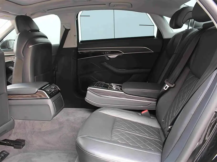 Audi A8 2021 — Photo 9/19