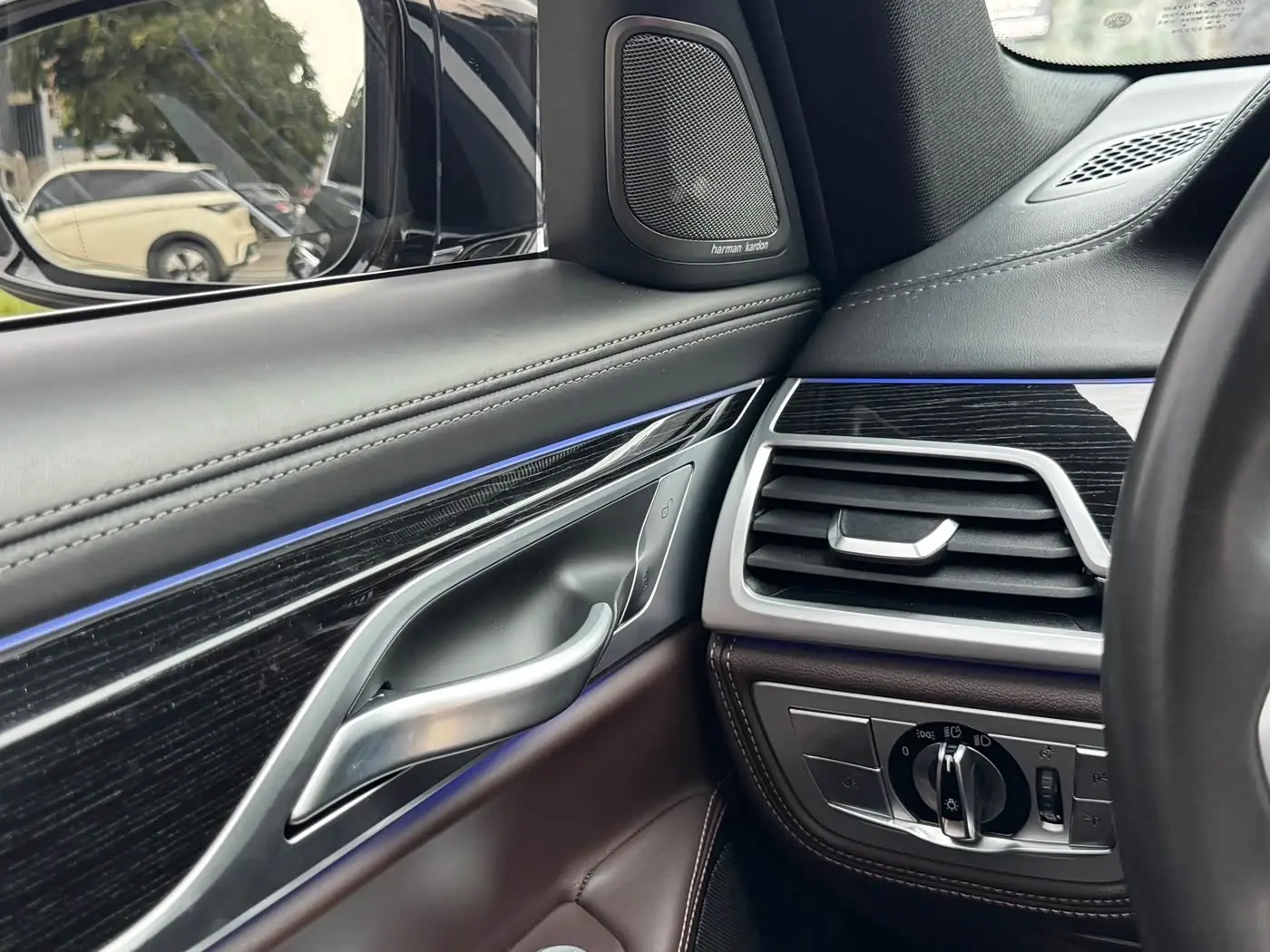 BMW 7 Series 2021 — Photo 16/17
