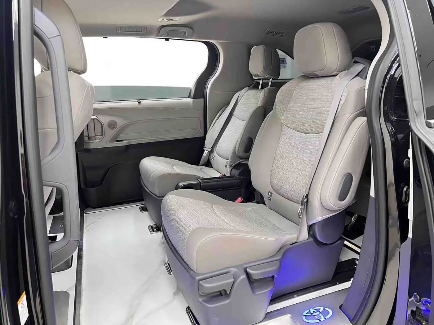 Toyota Sienna 2023 — Photo 9/20