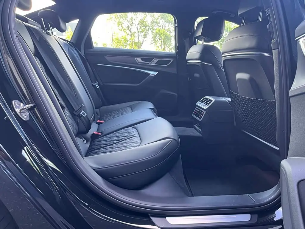 Audi A6L 2025 — Photo 10/17
