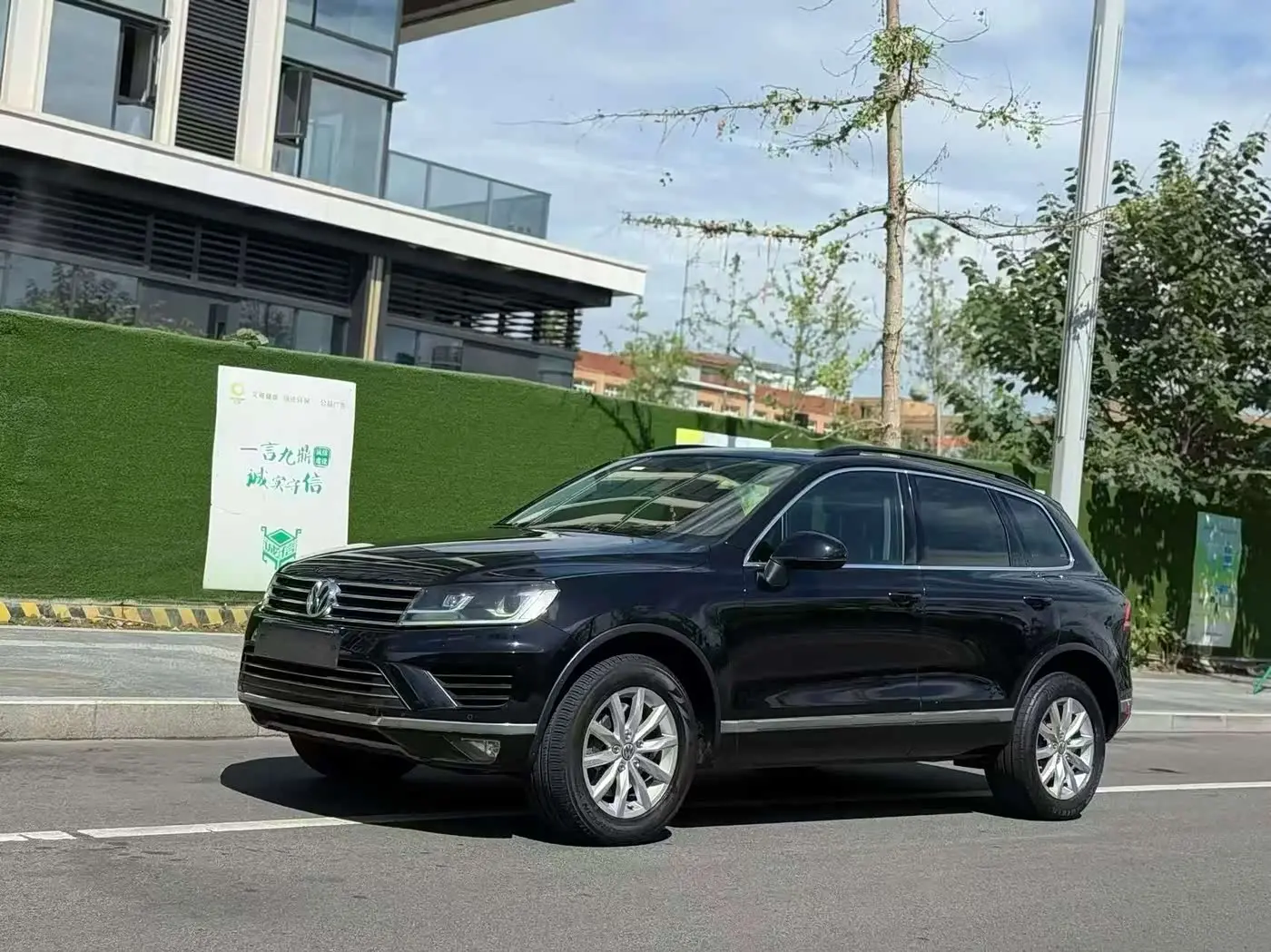 Volkswagen Touareg 2017 — ფოტო 1/9