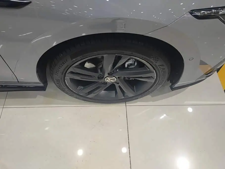 Volkswagen Golf 2021 — Photo 6/16