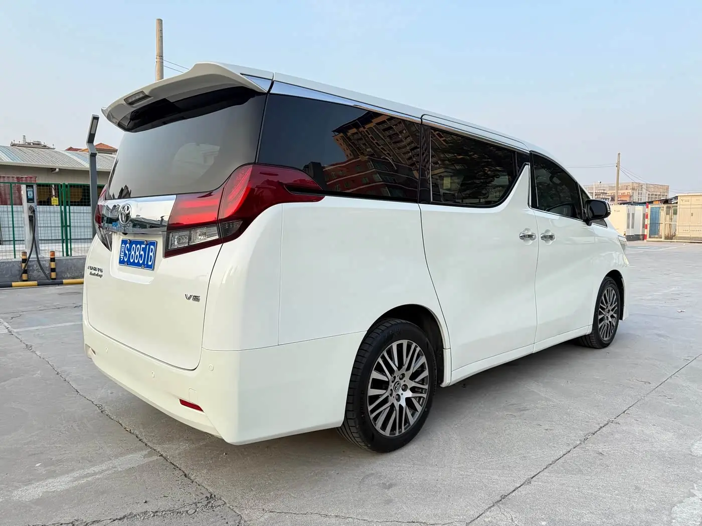 Toyota Alphard 2017 — Photo 12/12