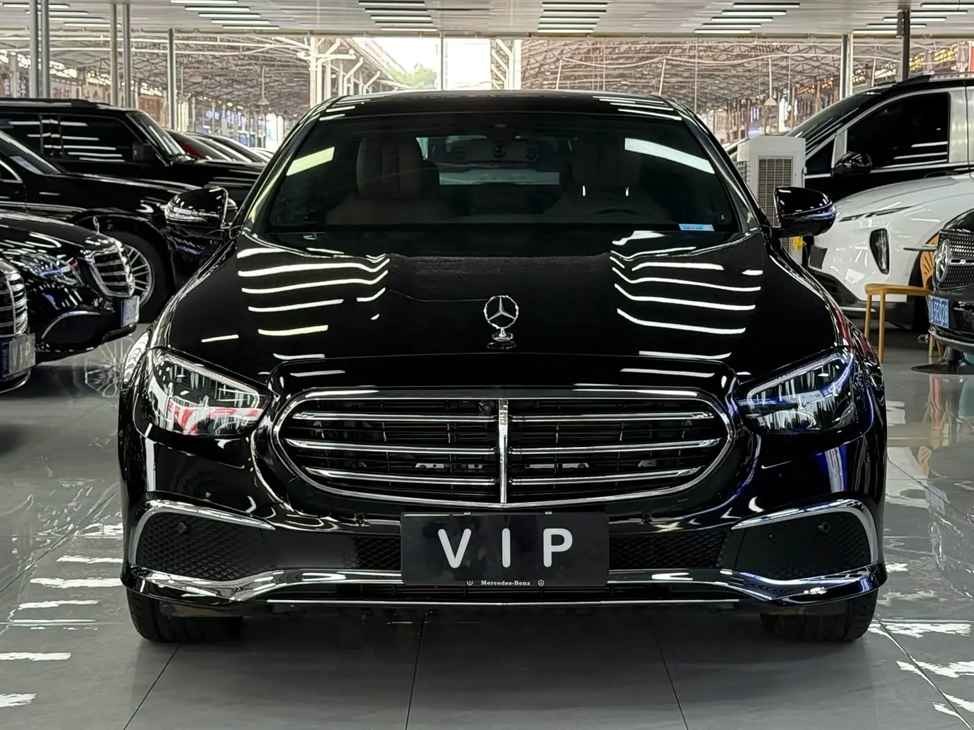 Mercedes-Benz E-Class 2023 — Photo 2/15