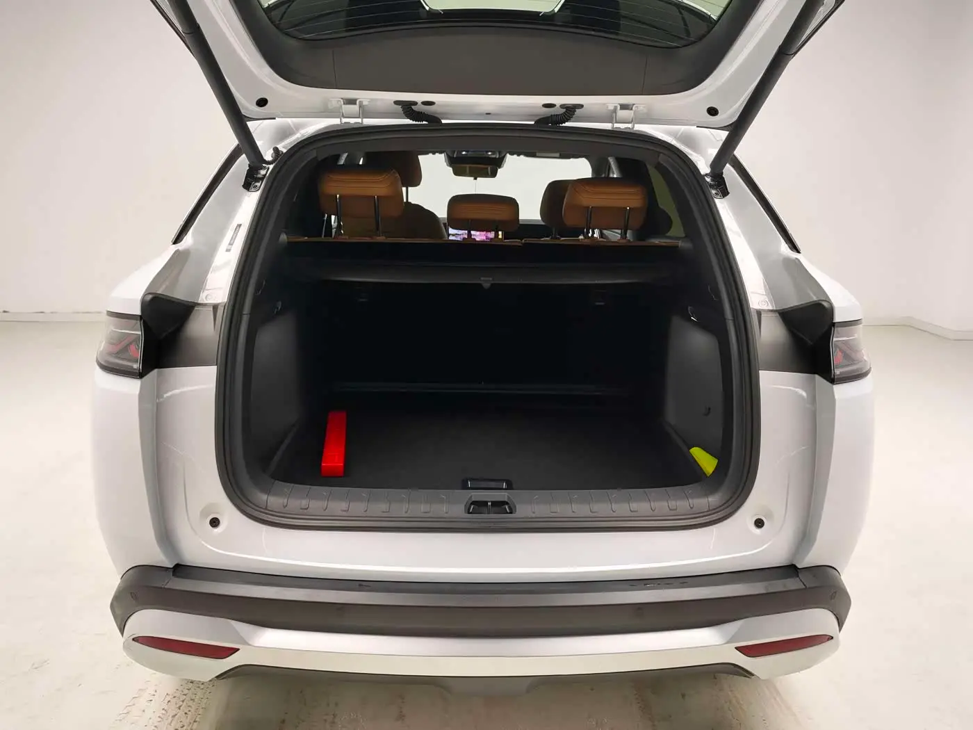 BYD Song L DM-i 2024 — Photo 10/18