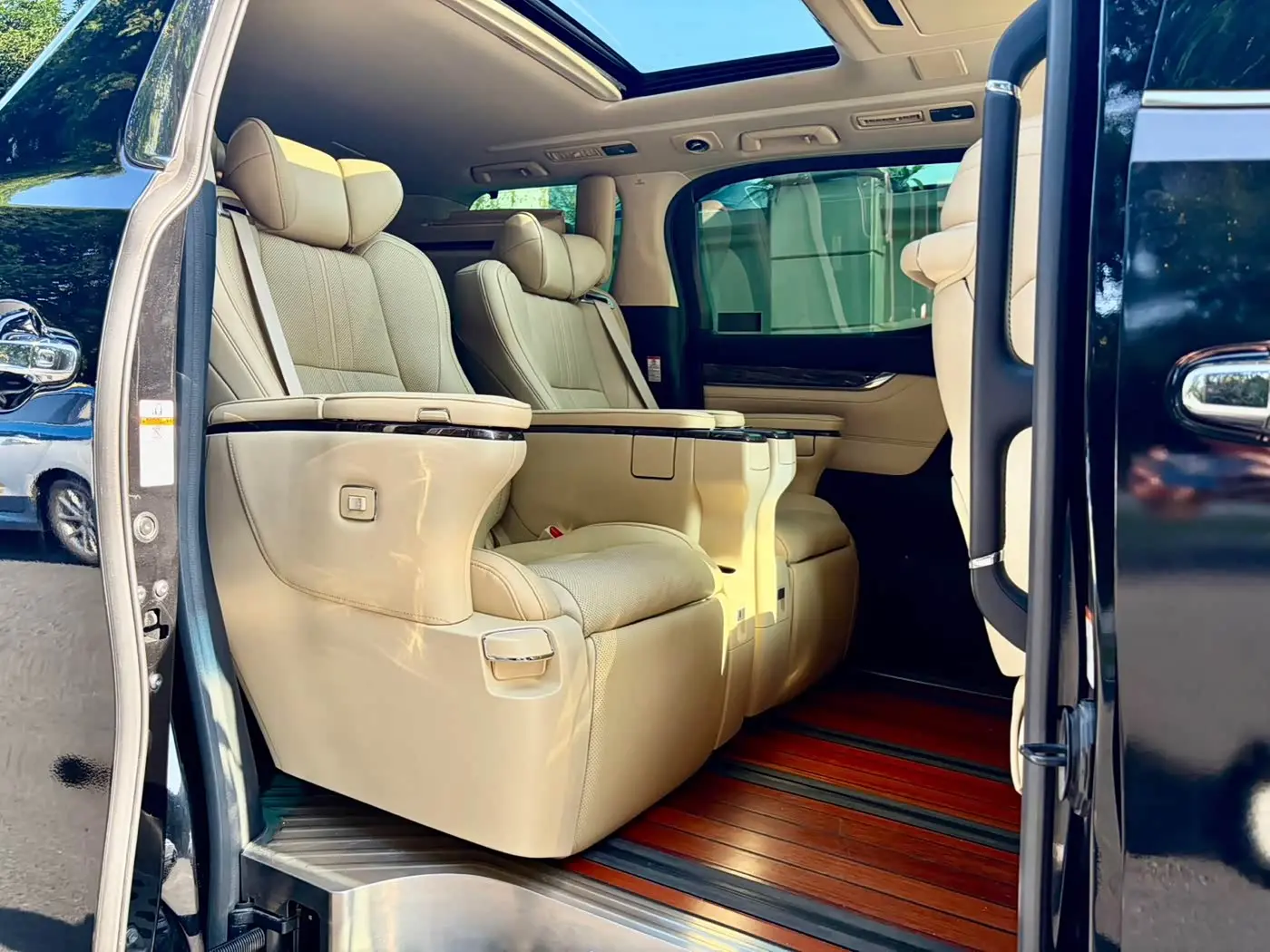 Toyota Vellfire 2020 — Photo 10/14