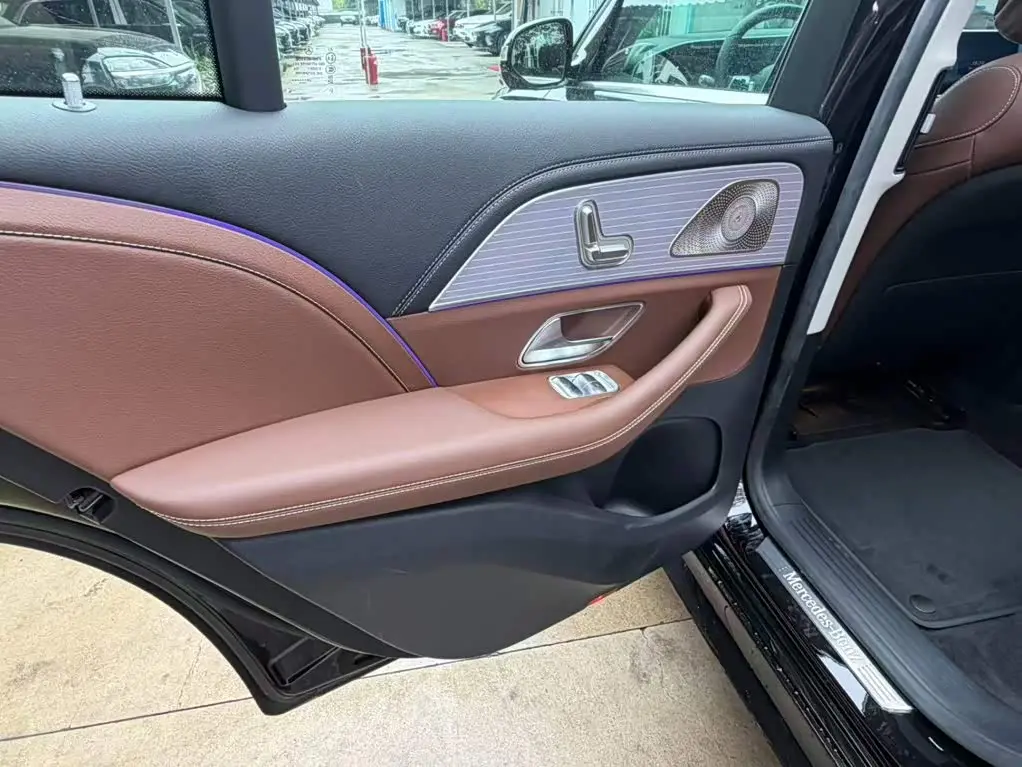 Mercedes-Benz GLE L 2026 — Photo 16/20