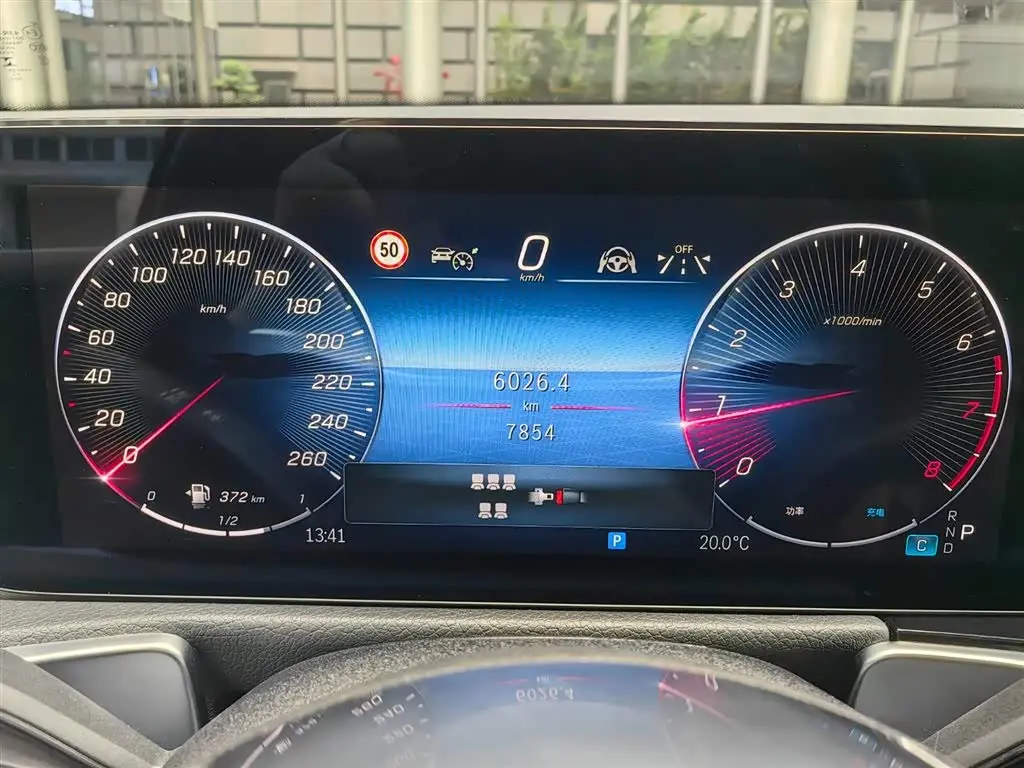 Mercedes-Benz GLB 2025 — Photo 9/20