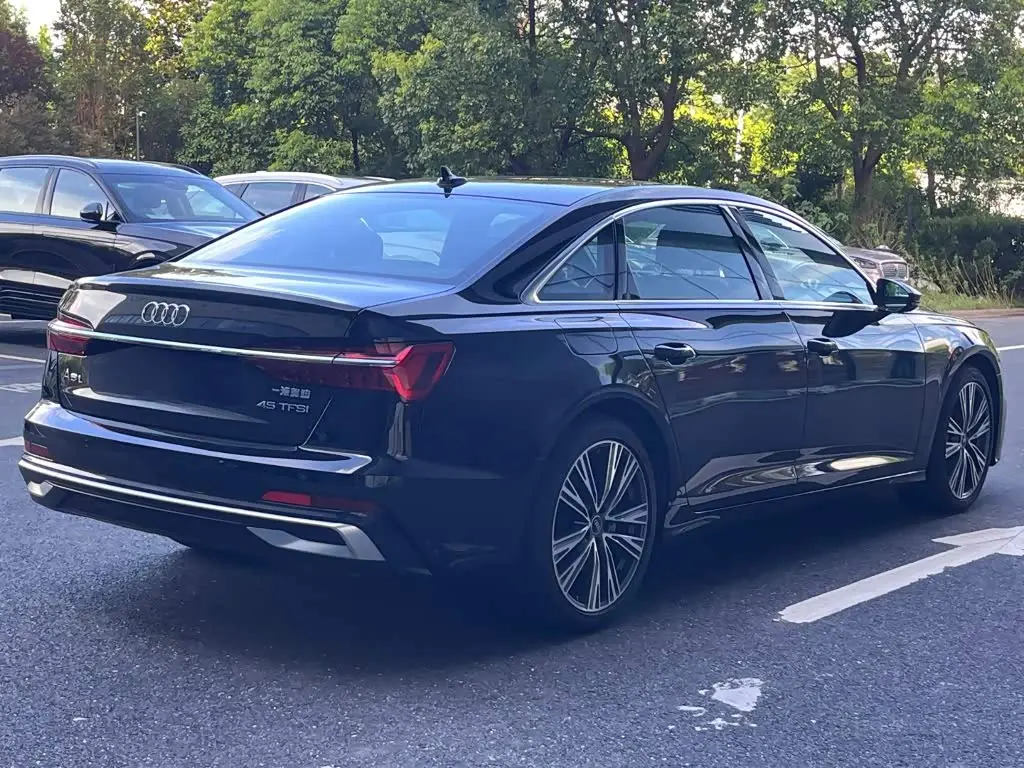 Audi A6L 2025 — Photo 5/17