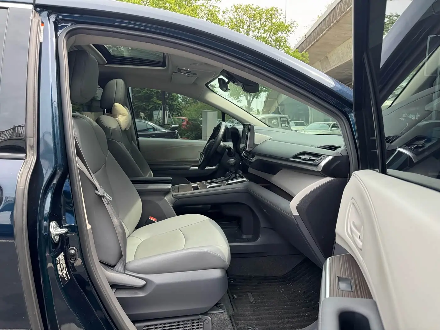 Toyota Granvia 2023 — Şəkil 9/17