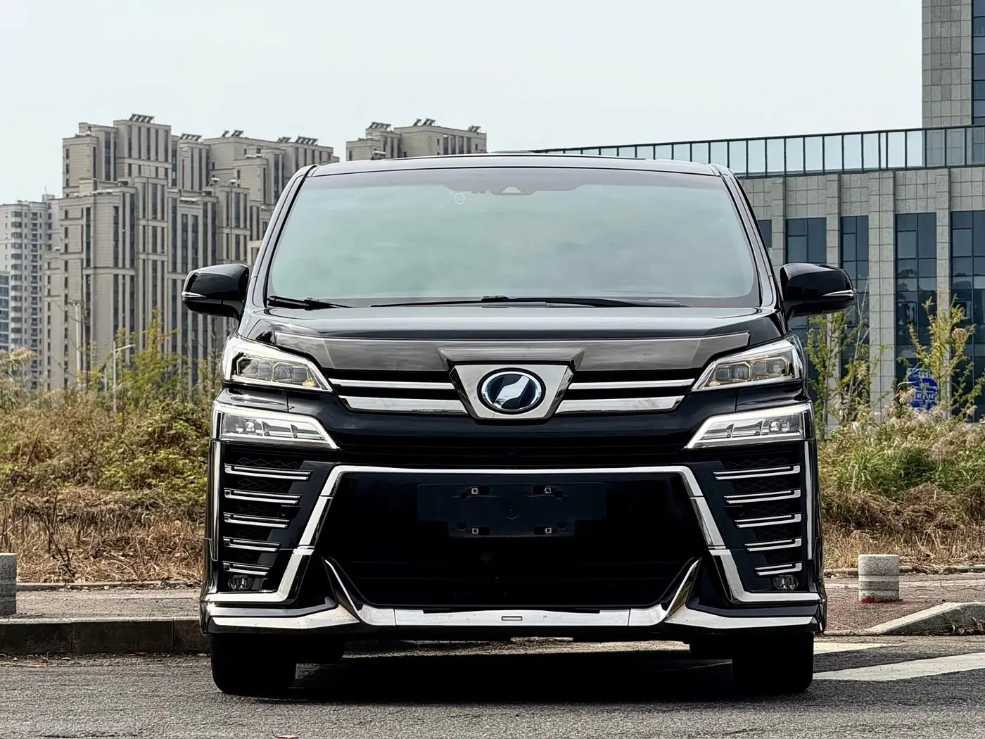 Toyota Vellfire 2021 — Фото 2/17