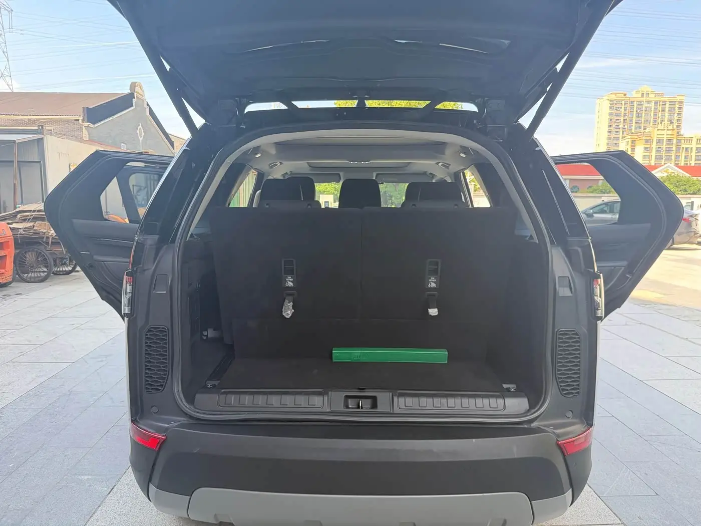 Land Rover Discovery 2018 — Photo 8/18