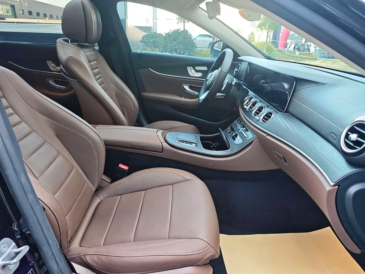 Mercedes-Benz E-Class 2020 — ფოტო 20/20