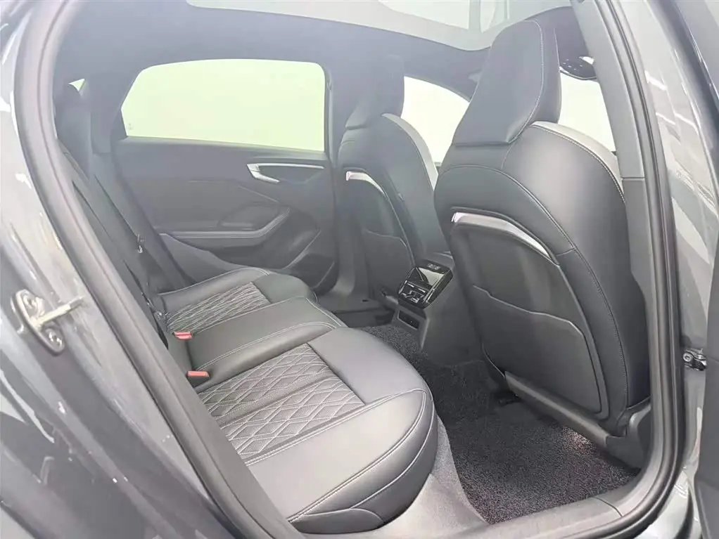 Audi A5L 2025 — Şəkil 7/10
