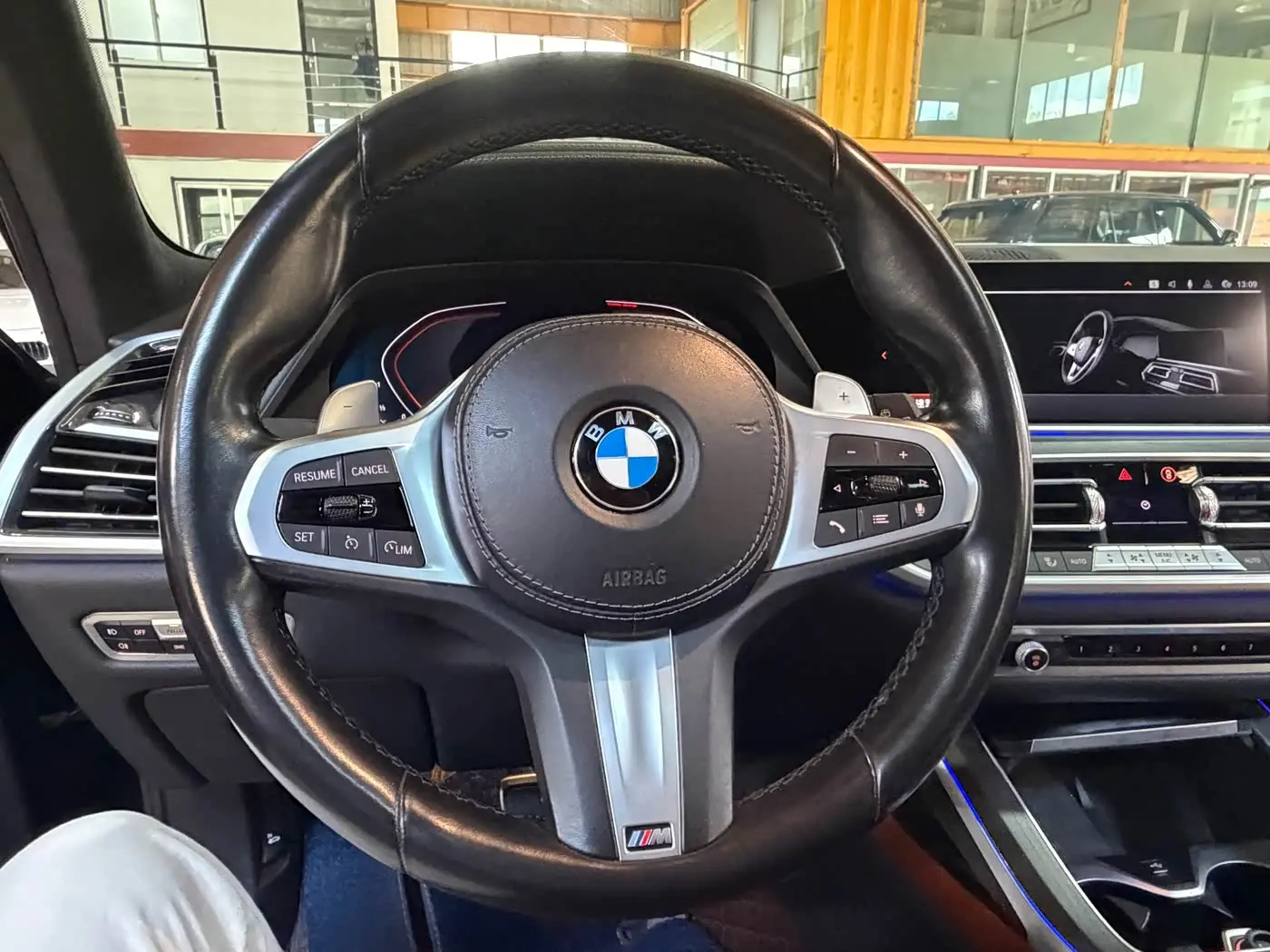 BMW X7 2021 — Photo 8/16