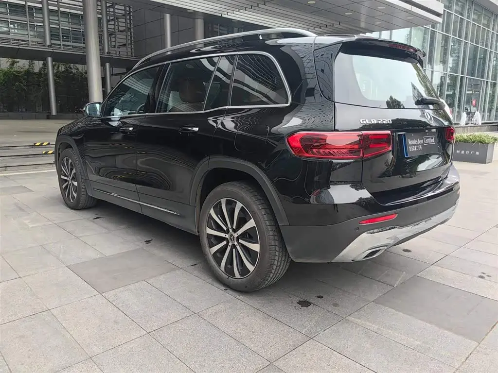 Mercedes-Benz GLB 2025 — Photo 8/20