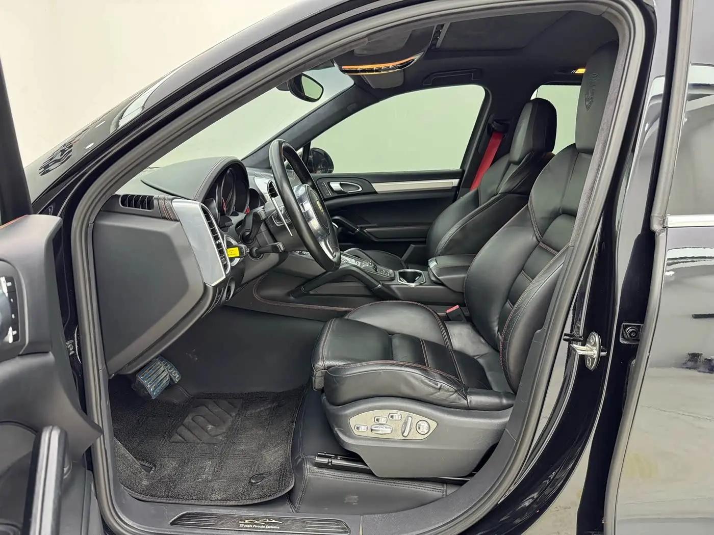 Porsche Cayenne 2012 — Photo 7/20