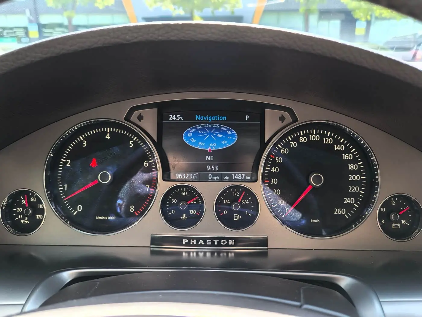 Volkswagen Phaeton 2014 — Photo 8/12