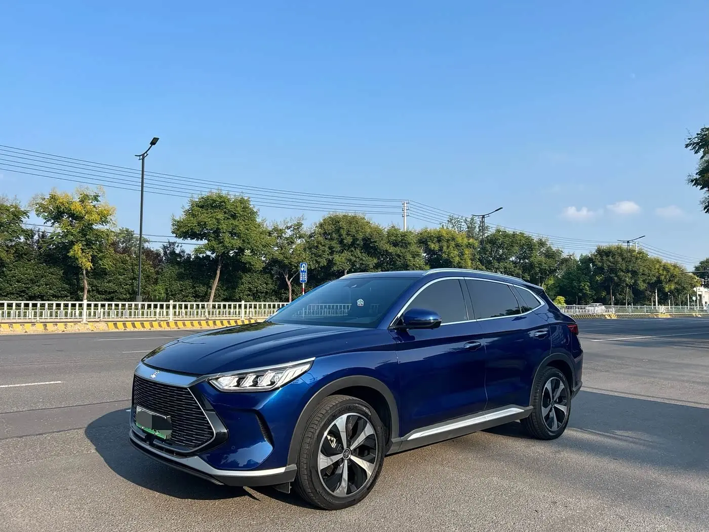 BYD Song PLUS PHEV 2023 — Фото 1/20