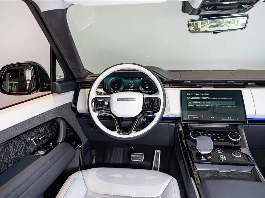 Land Rover Range Rover Sport PHEV 2024 — Фото 12/18