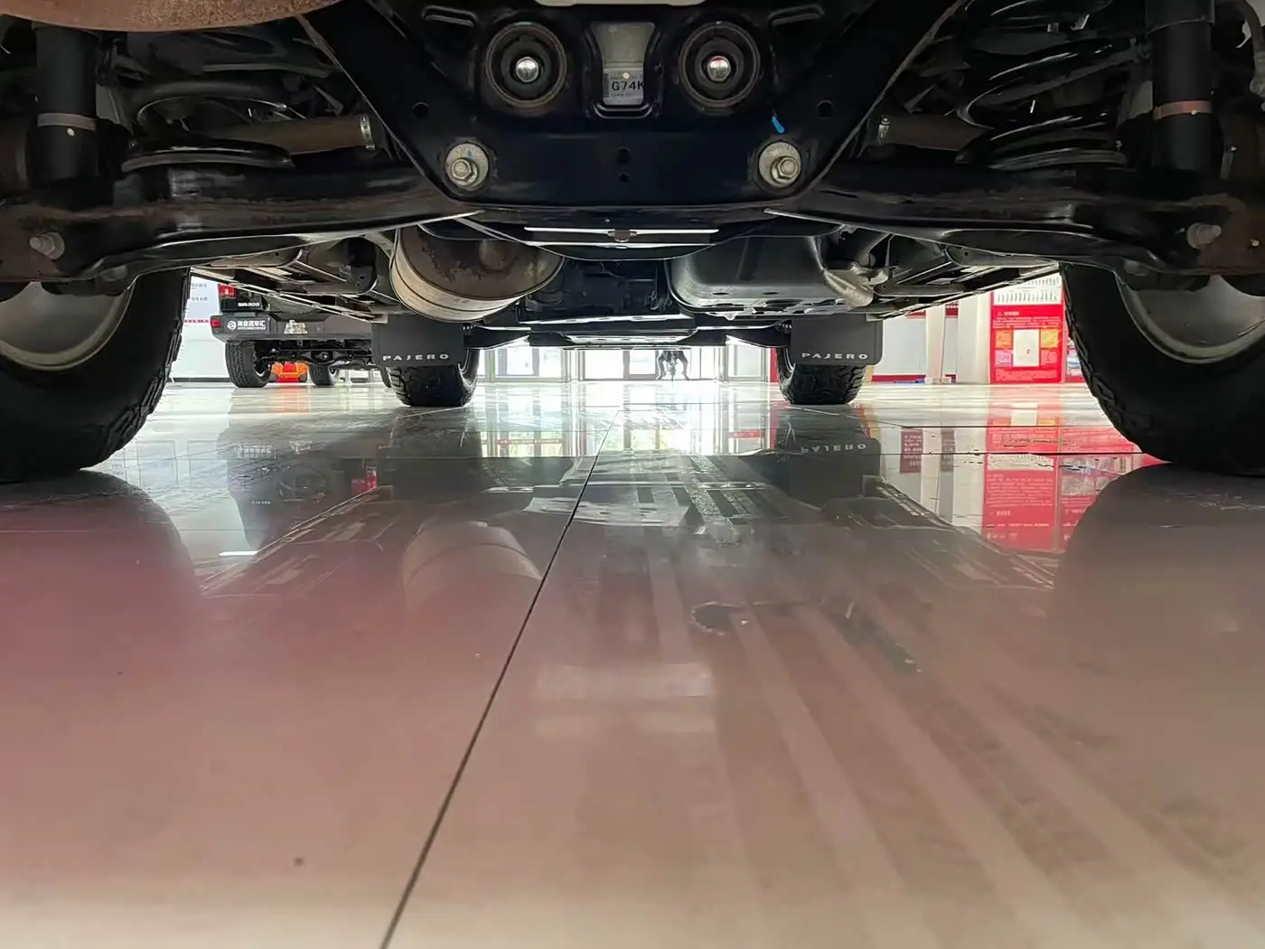 Mitsubishi Pajero 2017 — Photo 17/18