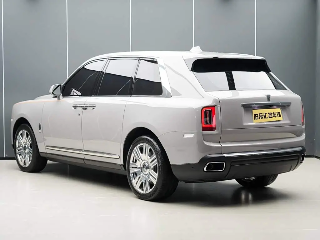 Rolls-Royce Cullinan 2023 — Фото 4/20