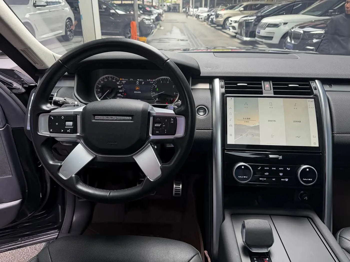 Land Rover Discovery 2023 — Photo 13/20