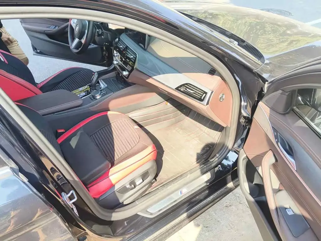 BMW 5 Series New Energy 2024 — Photo 10/15