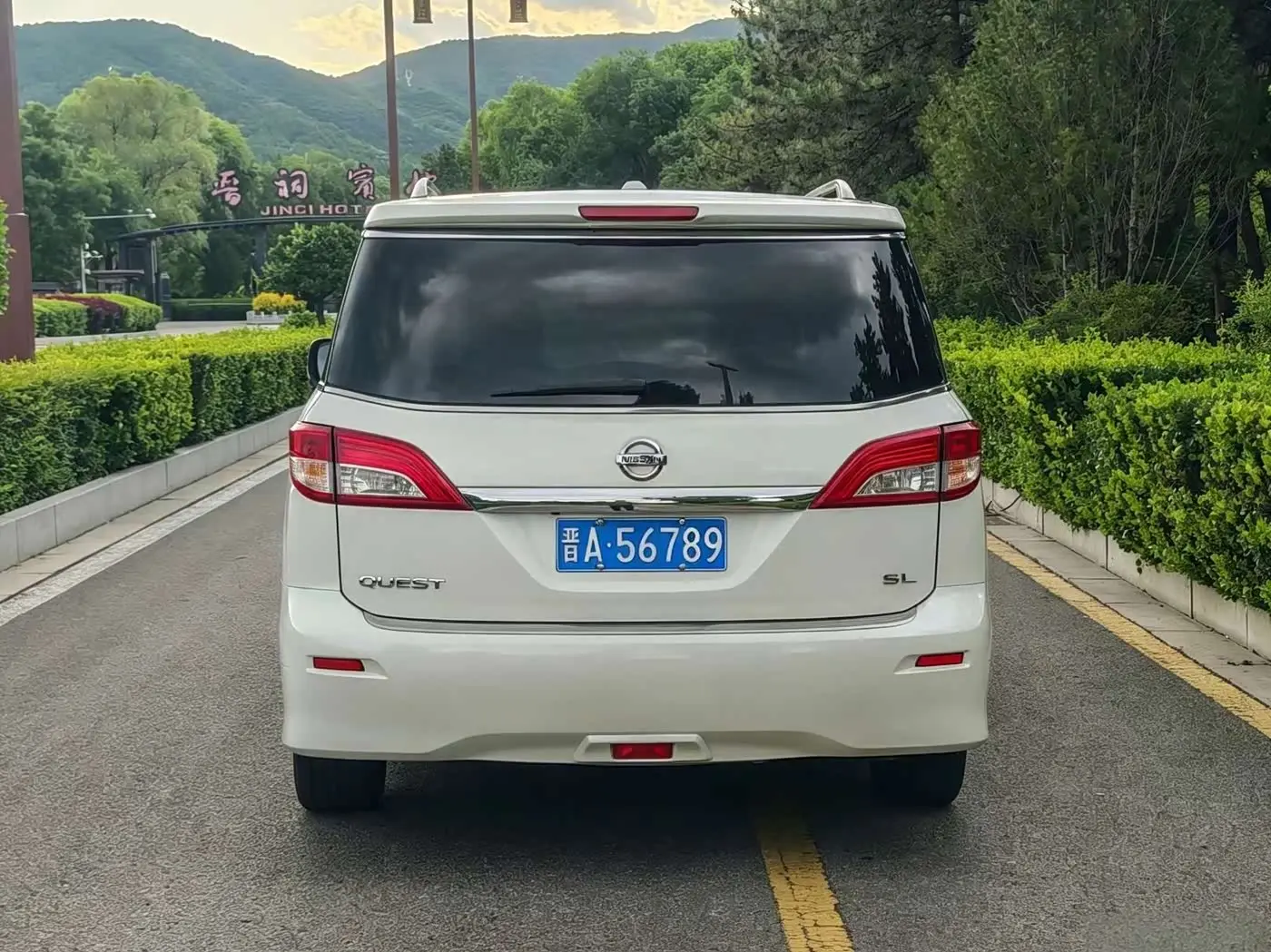 Nissan Quest 2017 — Şəkil 5/11