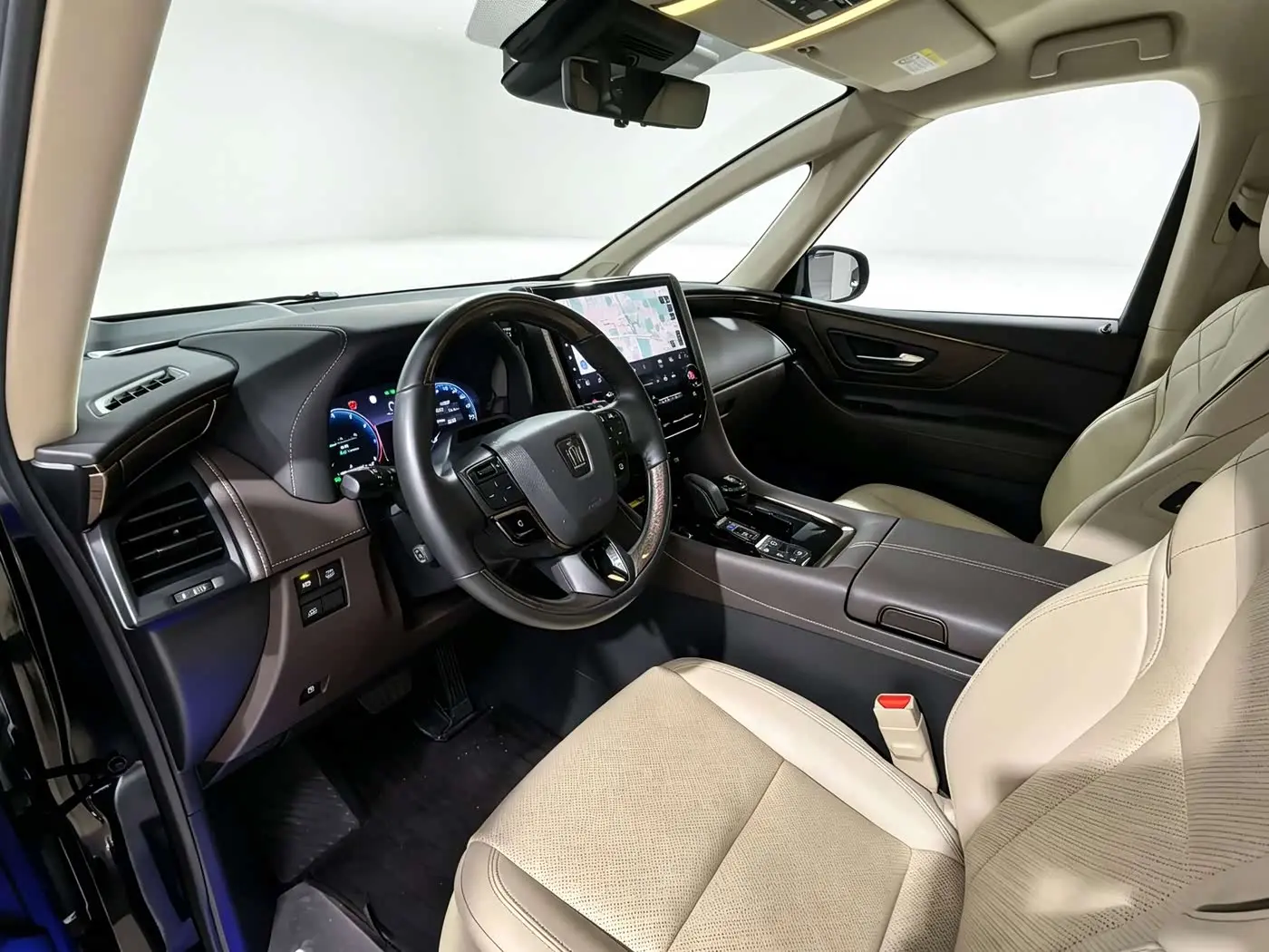 Toyota Vellfire 2023 — Photo 4/10