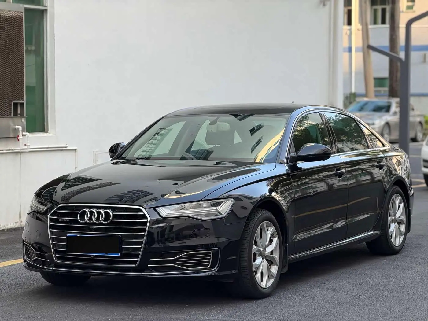 Audi A6L 2016 — Photo 1/18