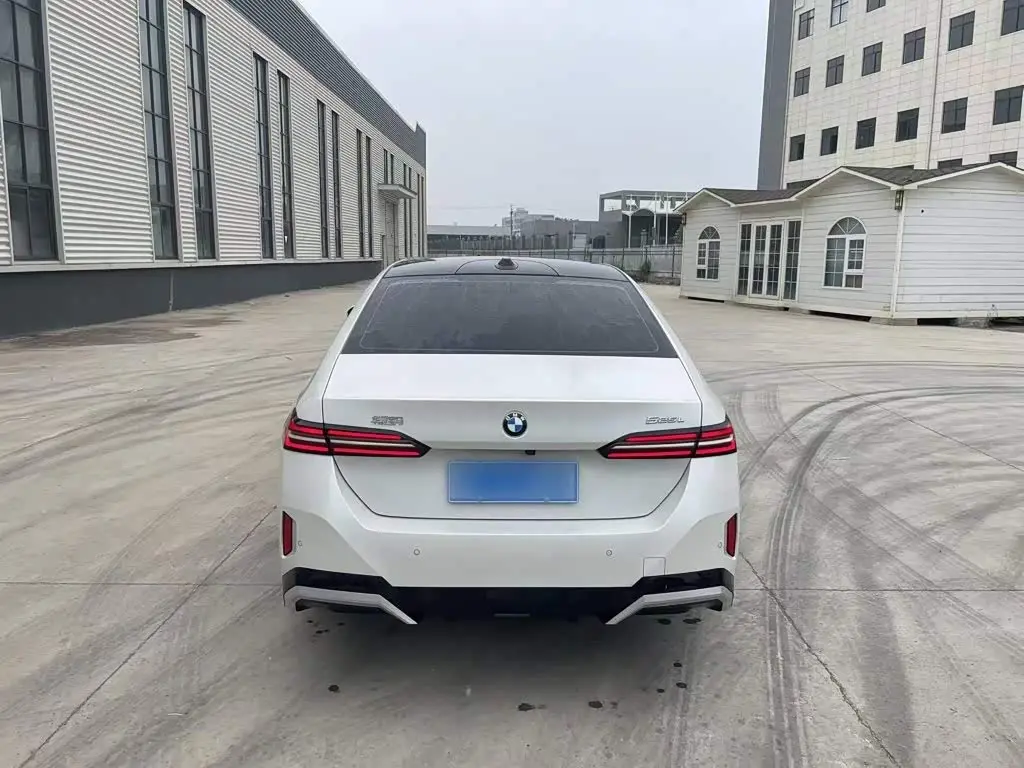 BMW 5 Series 2024 — Photo 13/20