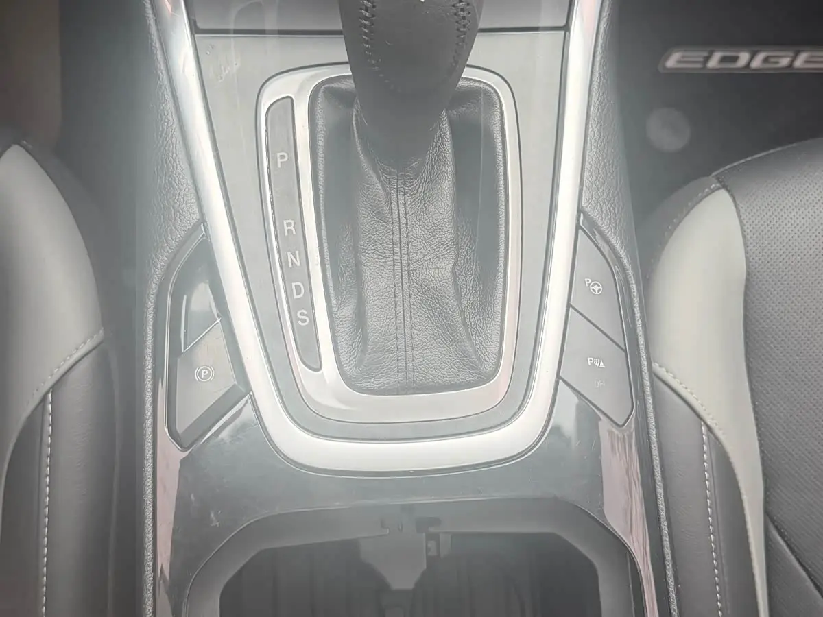 Ford Edge 2018 — Şəkil 8/17