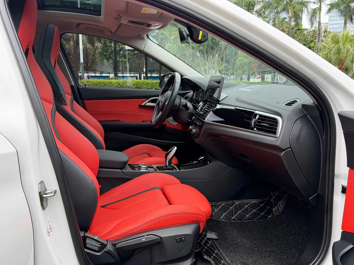 BMW 1 Series 2021 — Фото 10/20