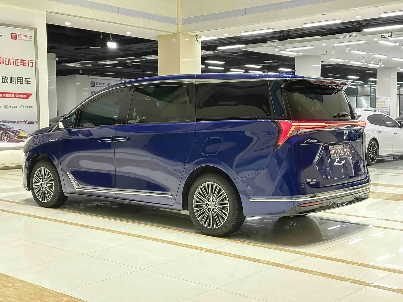 Buick GL8 New Energy 2024 — Photo 7/20