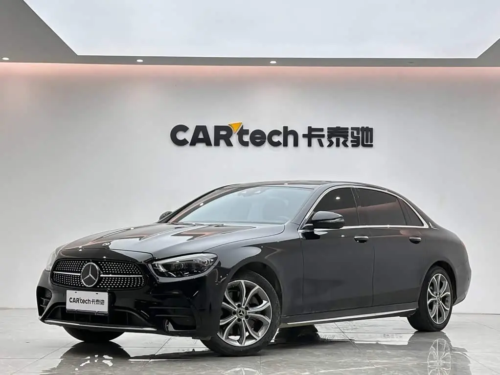 Mercedes-Benz E-Class 2020 — Photo 1/16