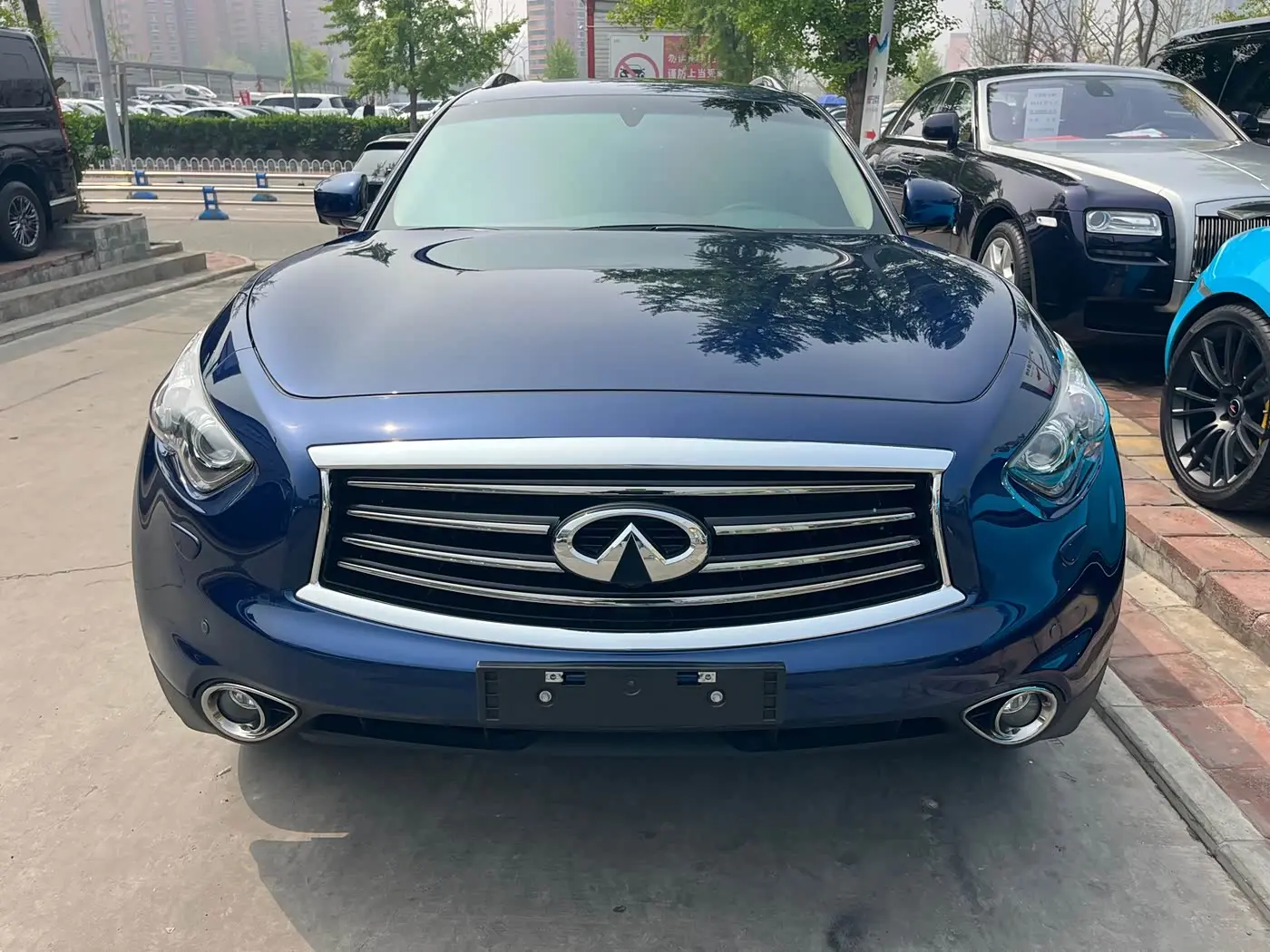Infiniti FX 2013 — Photo 2/12