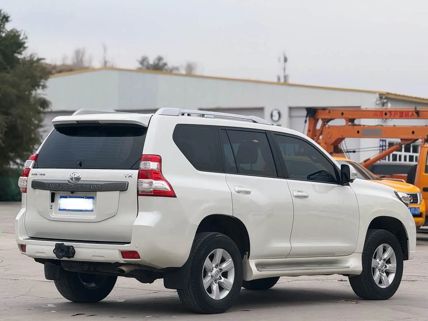 Toyota Prado 2017 — Photo 9/20
