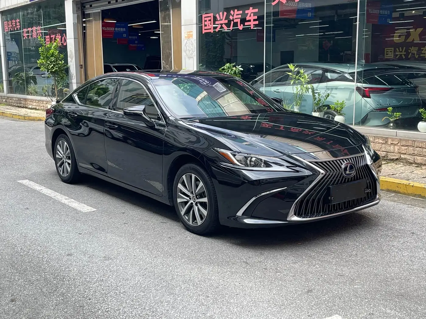 Lexus ES 2021 — Фото 2/18