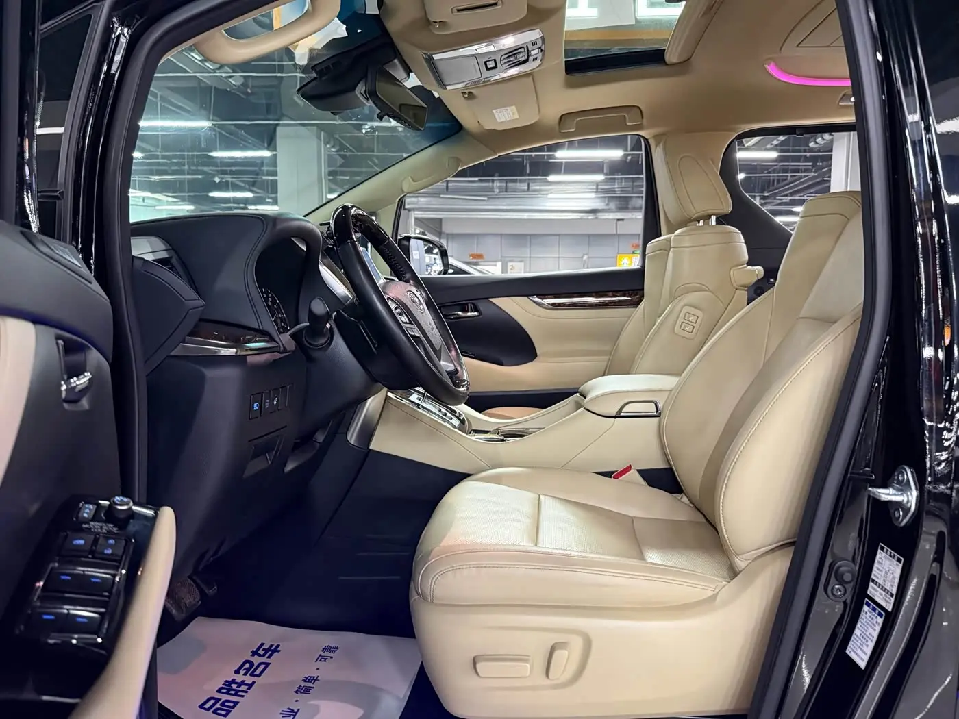 Toyota Alphard 2022 — Photo 8/19