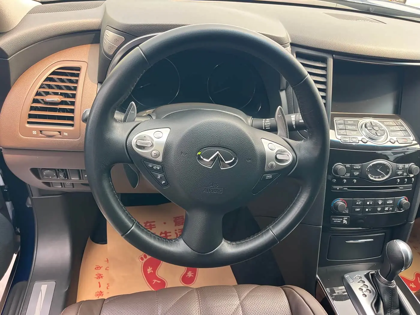 Infiniti FX 2013 — Photo 8/12