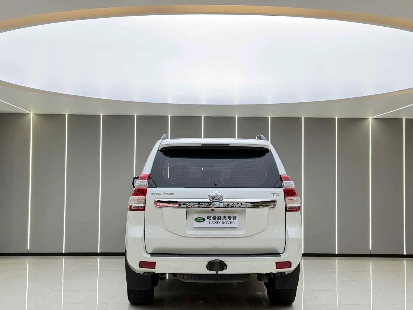 Toyota Prado 2017 — Photo 8/9
