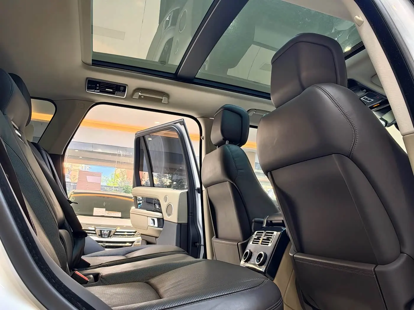Land Rover Range Rover 2019 — Photo 10/20