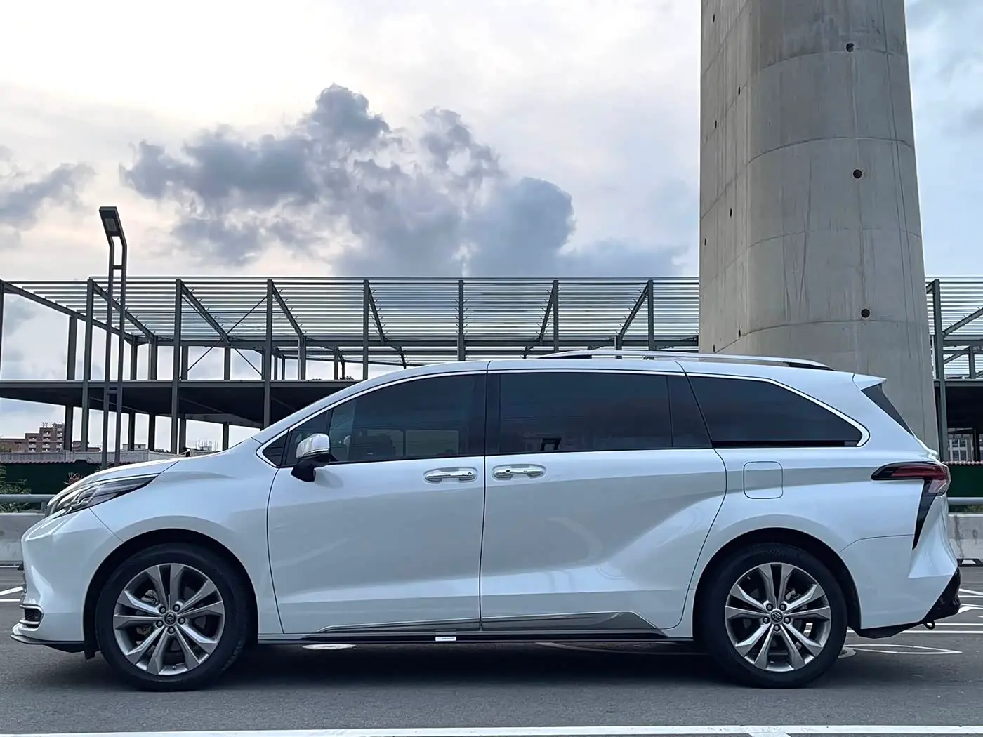 Toyota Sienna 2024 — Şəkil 7/15
