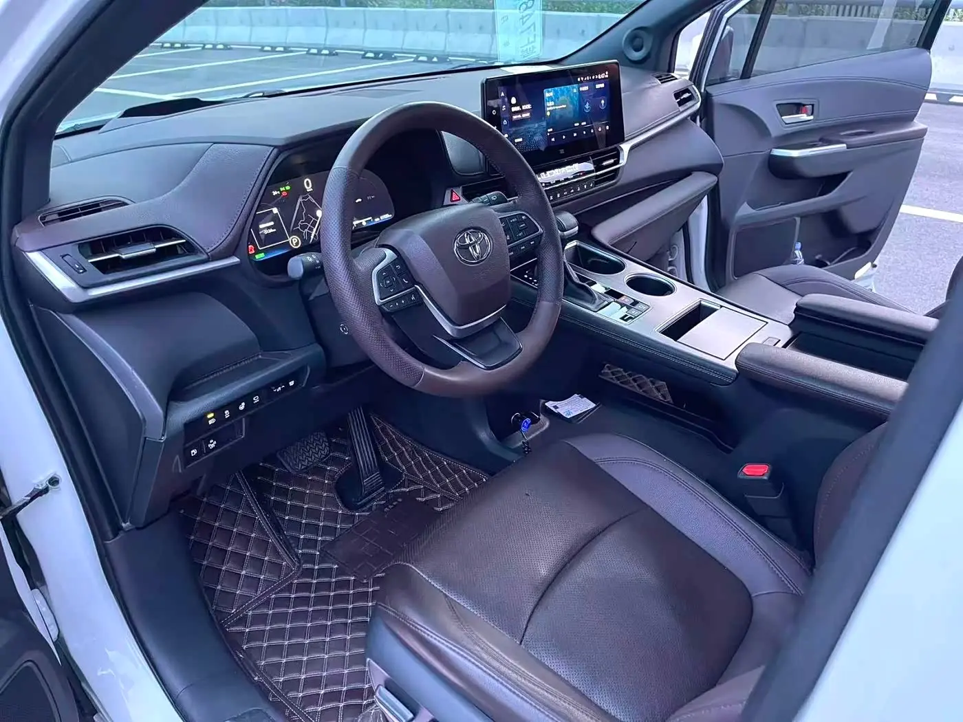 Toyota Sienna 2024 — Şəkil 8/15