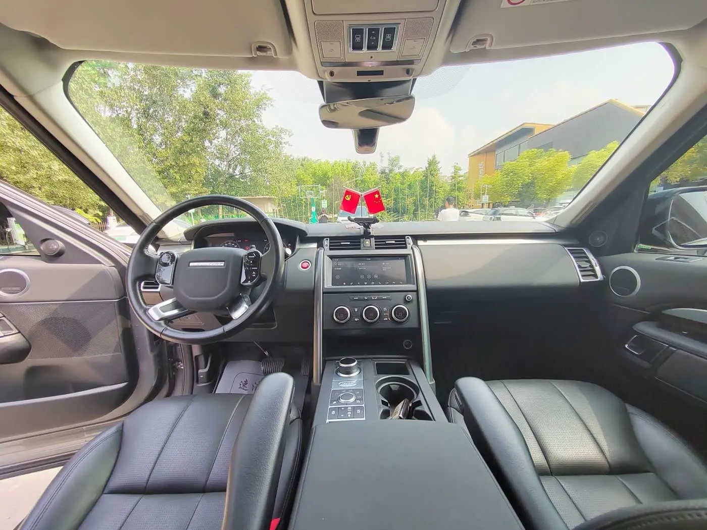 Land Rover Discovery 2020 — Photo 4/20